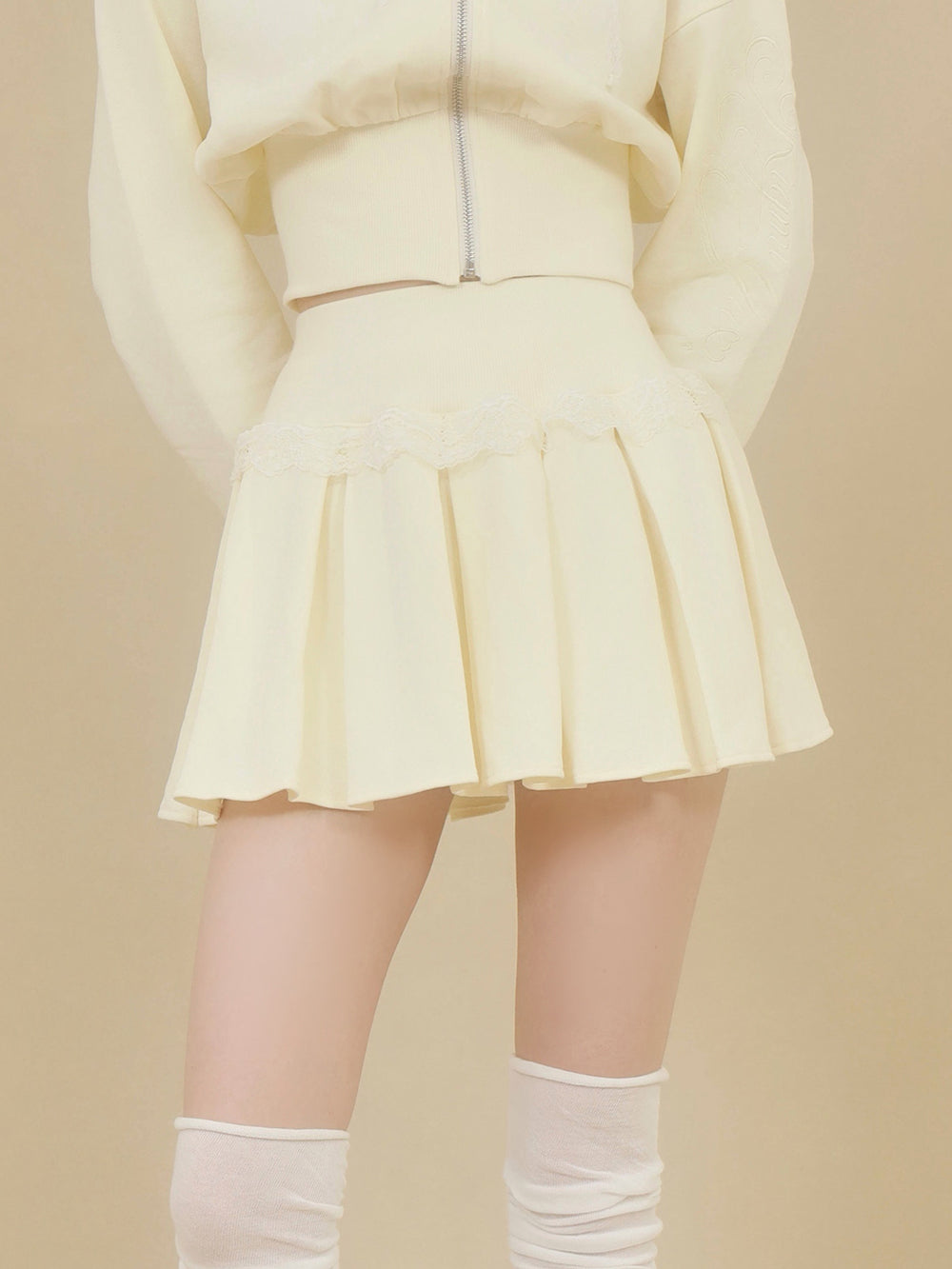 モデル：171cm（着用サイズ：FREE　着用カラー：IVO）
