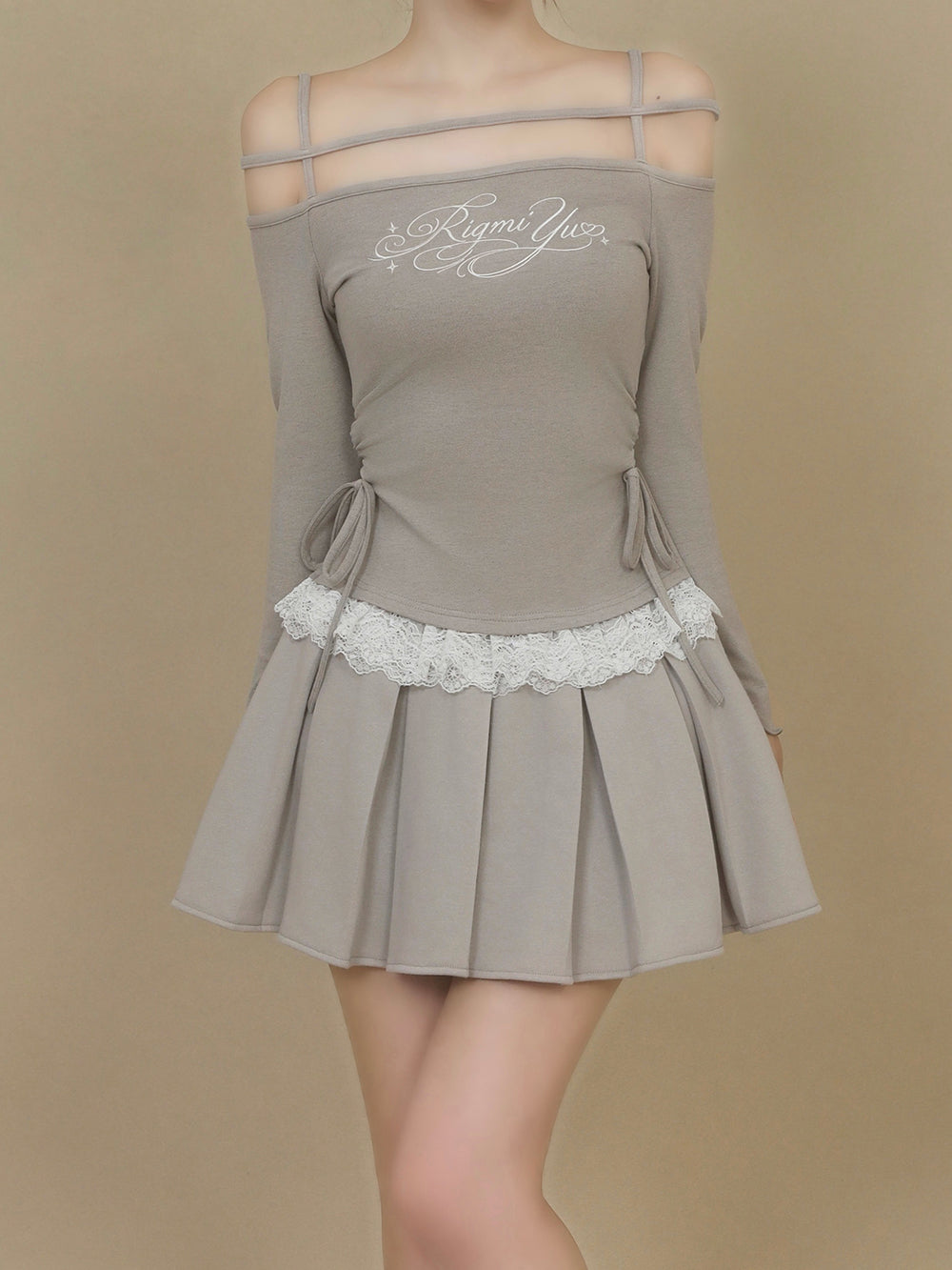 モデル：158cm（着用サイズ：FREE　着用カラー：GRY）