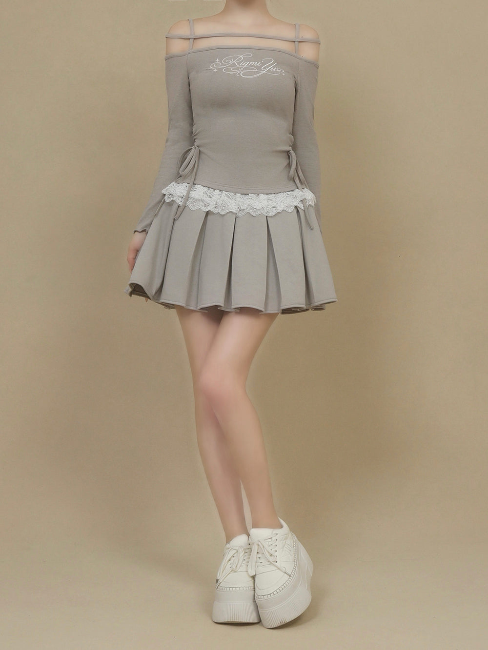 モデル：158cm（着用サイズ：FREE　着用カラー：GRY）