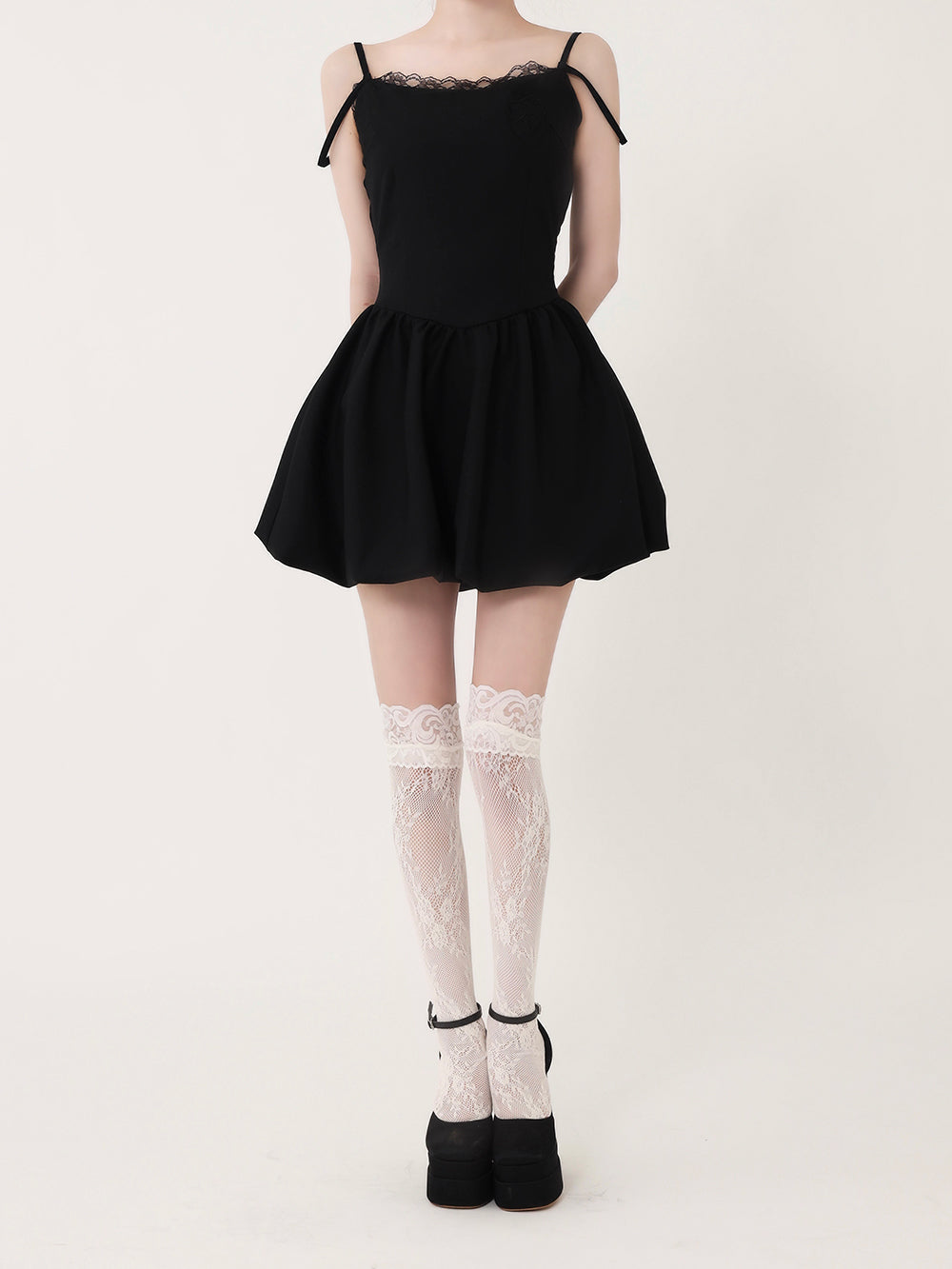 モデル：158cm（着用サイズ：FREE　着用カラー：BLK）