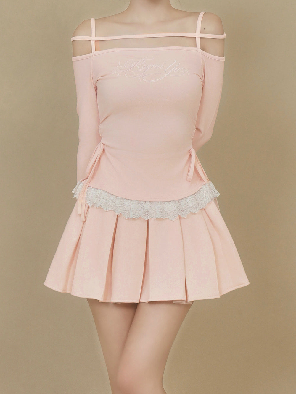 モデル：158cm（着用サイズ：FREE　着用カラー：PNK）