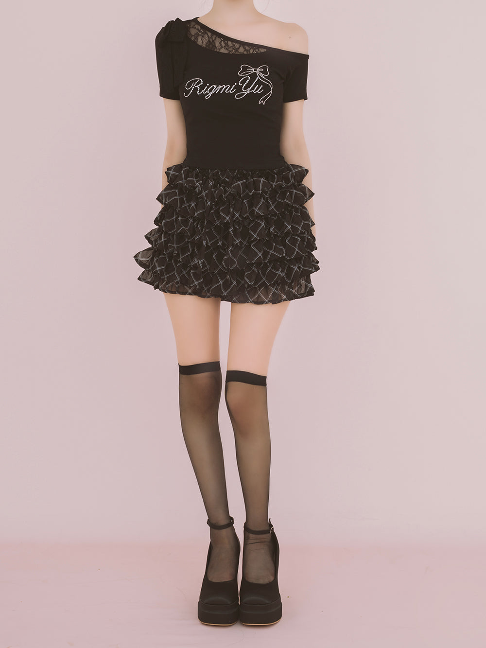 RigmiyuストーンロゴワンショルリボンTシャツ