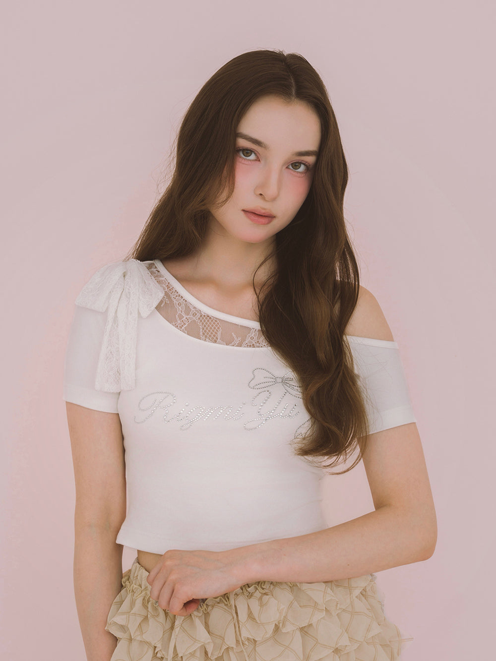 RigmiyuストーンロゴワンショルリボンTシャツ
