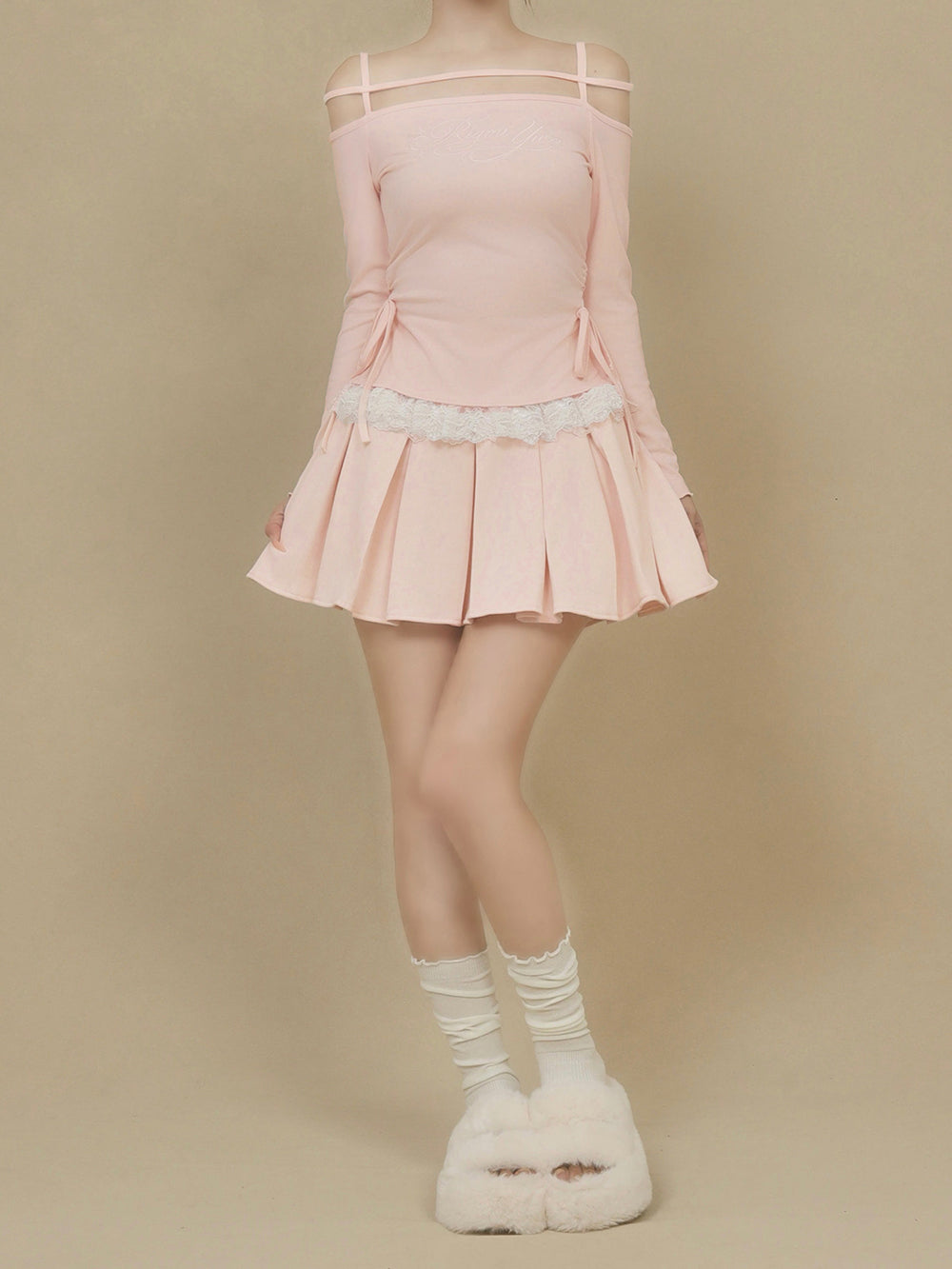 モデル：158cm（着用サイズ：FREE　着用カラー：PNK）
